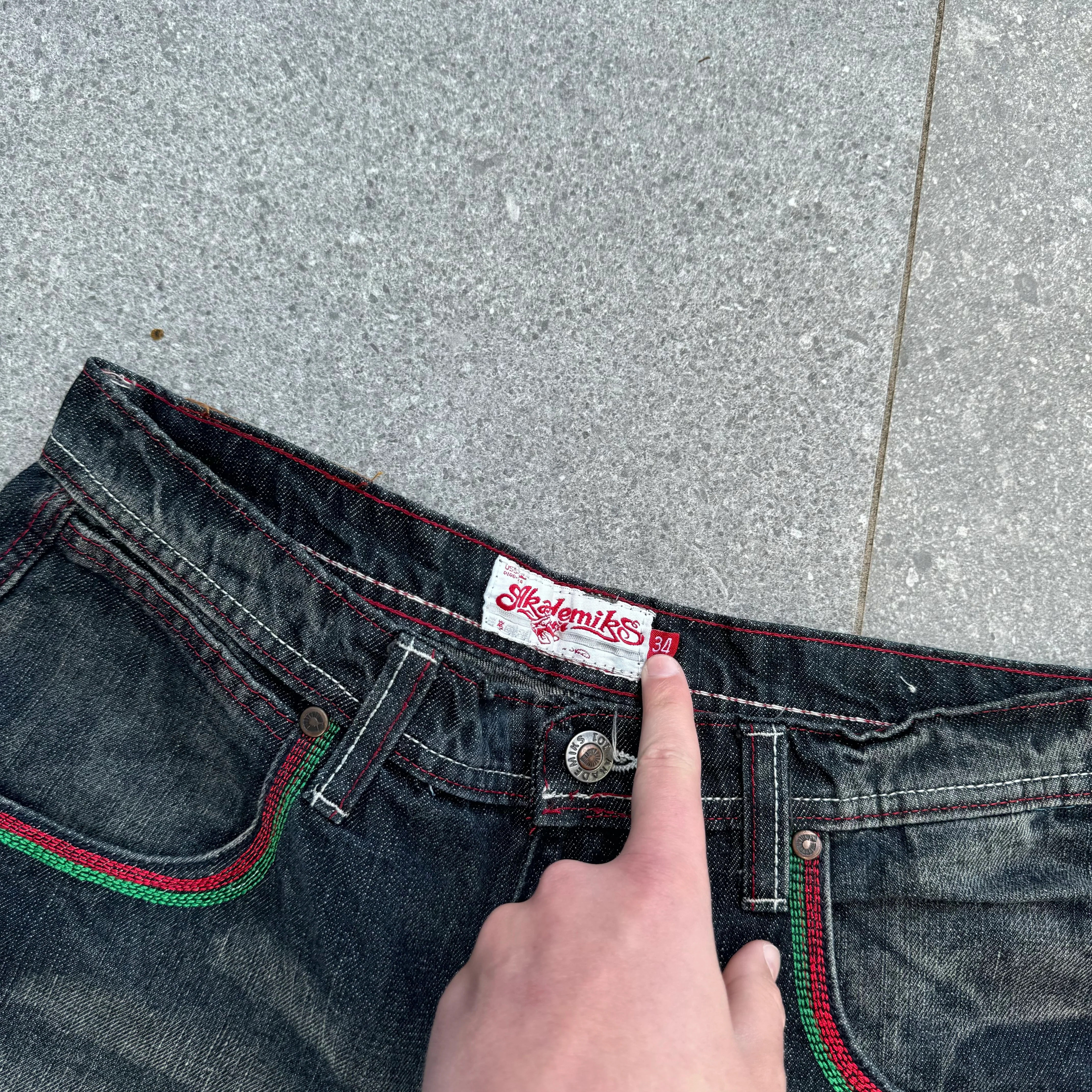 akademiks jorts - 33” - Image 4