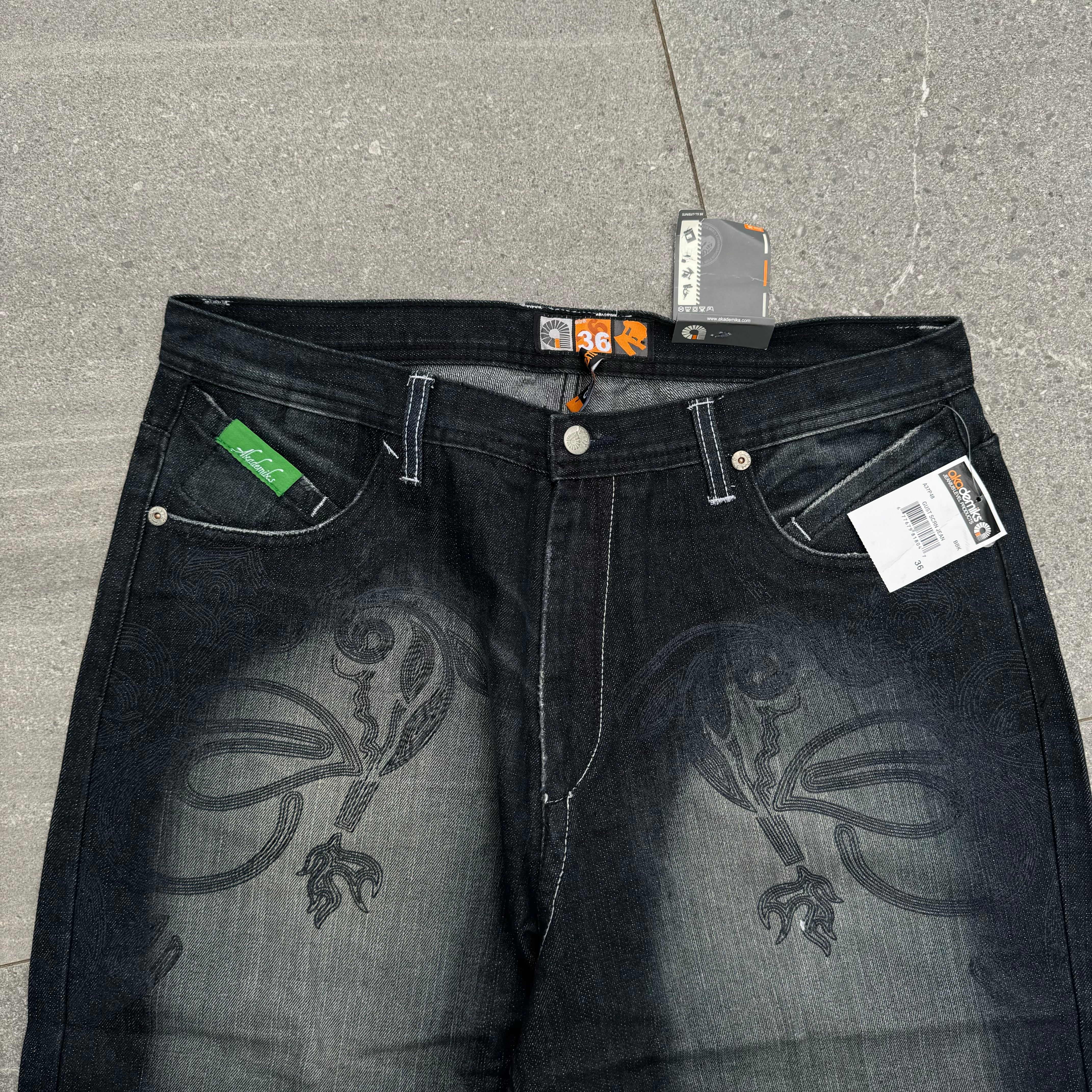 beaaaautiful laser engraved akademiks jorts - sizes 38” - Image 4